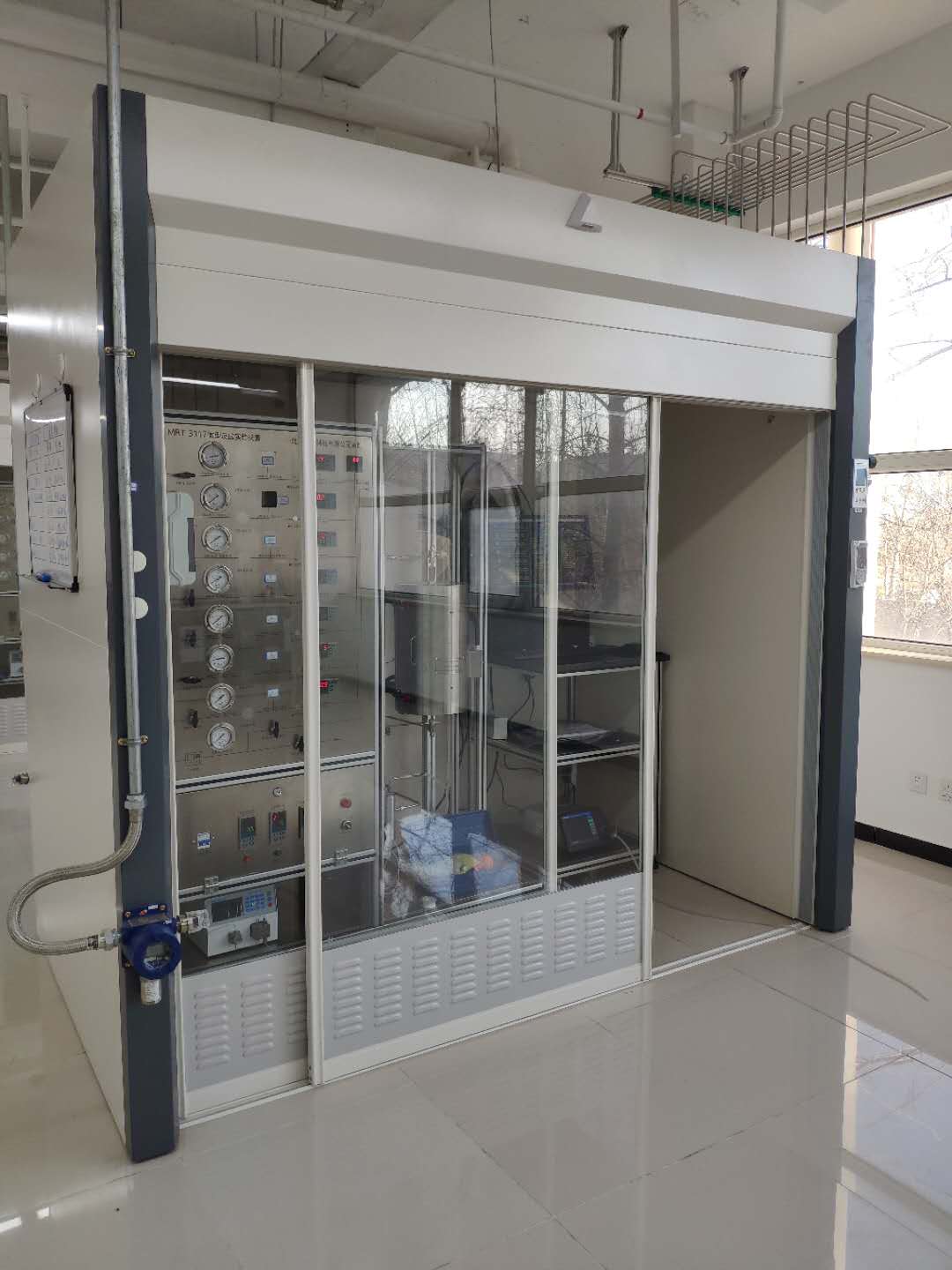 1720601250787356.jpg 走入式通风推拉门.jpg